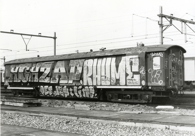 168375 Afbeelding van (vermoedelijk) de ongevallenwagen 984 0 506 (voormalige bagagerijtuig, stalen D 6072 ), met ...